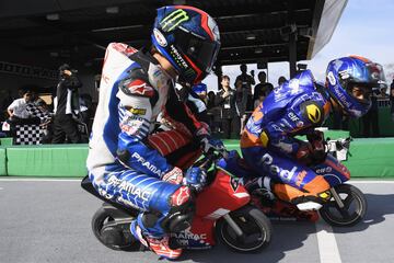 La divertida carrera de minimotos en Motegi