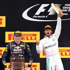 Hamilton wins dramatic Austrian Grand Prix ahead of Rosberg