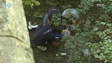 Evenepoel, siendo atendido tras su ca&iacute;da en Lombard&iacute;a.