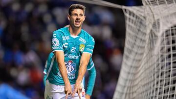 Lucas Di Yorio festeja su gol contra el Puebla.