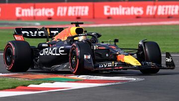 Red Bull Racing's Dutch driver Max Verstappen takes a turn as he races during the qualifying session for the Formula One Mexico Grand Prix at the Hermanos Rodriguez racetrack in Mexico City on October 29, 2022. (Photo by Rodrigo ARANGUA / AFP)