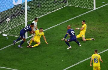 Malen, tras anotar el segundo gol del partido ante Rumanía.