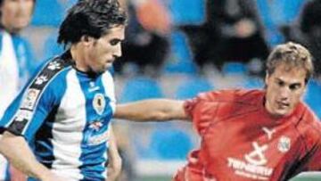 <b>CAMBIOS CON PREMIO. </b>Sendoa Agirre, que fue uno de los revulsivos del Hércules, encara al capitán del Tenerife, Culebras.