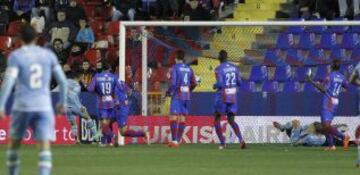 1-3. Rubén Castro marca el tercer gol.