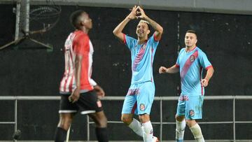 Estudiantes 2-1 Arsenal: resumen, goles y resultado