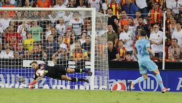 El equipo del Cholo sumó un punto en Mestalla con influencia de Oblak. Comenzó allí su ramillete de milagros. Fue a tiro de Wass dentro del área para sumar un punto. 