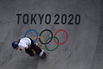 La japonesa Sakura Yosozumi compitiendo en la ronda preliminar de skate