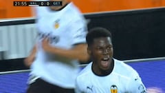 El carrerón de 70 metros de la joya de 17 años del Valencia que terminó en golazo