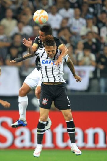 Once Caldos perdió 4-0 frente a Corinthians en Brasil.