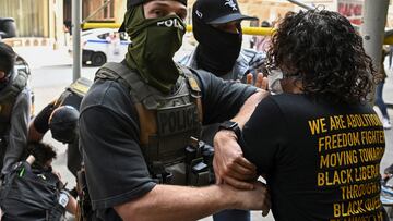 El DHS asegura que cualquier afirmación sobre condiciones precarias en los centros de detención de migrantes del ICE es falsa.