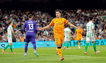 0-1. Brahim Daz celebra el primer tanto que anota en el minuto 9 de partido.