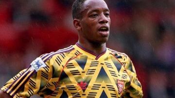 El Arsenal firma con Adidas y los fans piden recuperar un extravagante diseño de los 90