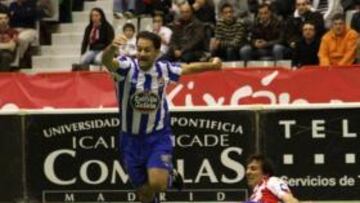 El Depor gana al Sporting sufriendo; Fran es expulsado