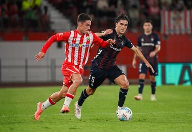 El Almería arrolla al principio, sestea al final y mete en un problema al Eibar