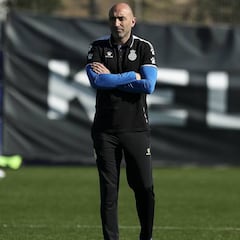 Abelardo pagó 30.000 euros a una red que amenazó a su familia