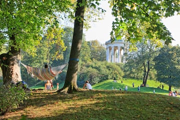 El Jard¨ªn Ingl¨¦s de M¨²nich es uno de los parques p¨²blicos urbanos m¨¢s grandes del mundo, incluso mayor que el Central Park de Nueva York.