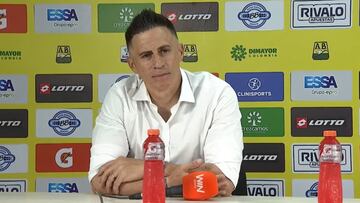 Pablo Peirano, DT de Santa Fe, analiza la derrota contra Bucaramanga.