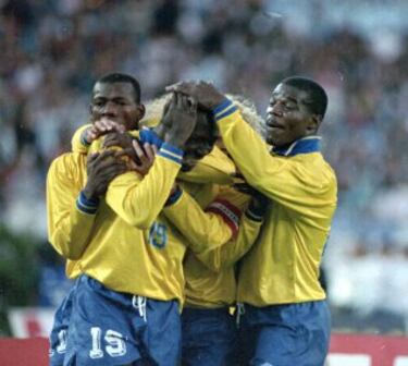 Con goles de Fredy Rincón (x2), Asprilla (x2) y Adolfo 'El Tren' Valencia, Colombia goleó a Argentina en Buenos Aires.