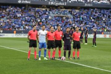 El árbitro Gil Manzano, sus linieres y los capitanes de ambos equipos, Camacho y Messi.