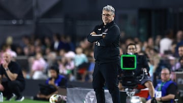 FORT LAUDERDALE, FLORIDA - NOVEMBER 09: Head coach Gerardo Martino of Inter Miami looks on during the first half against Atlanta United in the Audi 2024 MLS Cup playoffs at Chase Stadium on November 09, 2024 in Fort Lauderdale, Florida. Carmen Mandato/Getty Images/AFP (Photo by Carmen Mandato / GETTY IMAGES NORTH AMERICA / Getty Images via AFP)
