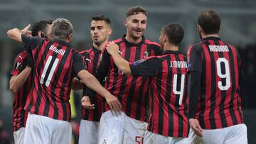 MILAN, ITALY - NOVEMBER 29: Fabio Borini of AC Milan celebrates his goal with his team-mates during the UEFA Europa League Group F match between AC Milan and F91 Dudelange at Stadio Giuseppe Meazza on November 29, 2018 in Milan, Italy. (Photo by Emilio