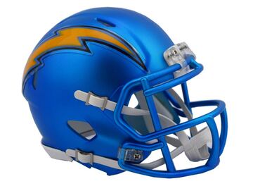 Casco alternativo de los Los Ángeles Chargers.