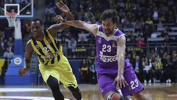 James Nunnally, junto a Sergio Llull, en un partido de la Euroliga entre el Fenerbah&ccedil;e y el Real Madrid.