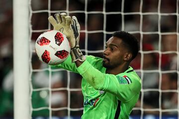 Khalid Eisa dio el acceso a los asi¨¢ticos a la final del Mundial de Clubes 2018 con una magn¨ªfica estirada ante el lanzamiento de Enzo P¨¦rez.
