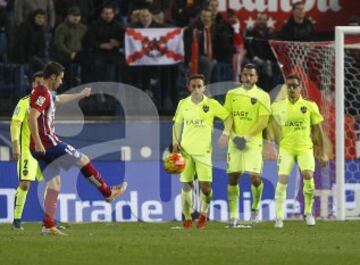 Lanzamiento de falta de Gabi. 