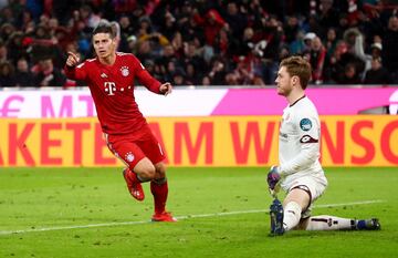 MARZO: James anota su segundo gol de la tripleta contra Mainz. Bayern ganó 6-0 en Múnich.