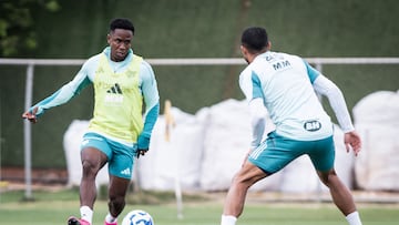 Luis Sinisterra durante un entrenamiento con Cruzeiro.