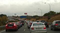 <b>ATASCO. </b>Imagen del colapso en la M-40 tomada desde el coche de Iker Casillas y publicada en Facebook.