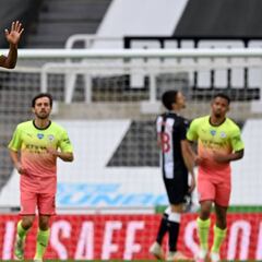 El City avanzó a semifinales en el retorno de Claudio Bravo