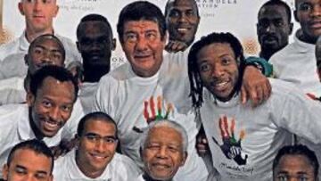 Mandela visitó la concentración de los Bafana.