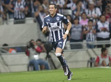 Es hermano gemelos del otro jugador de Fútbol Rogelio Funes Mori, que se desempeña en la Primera División de México como delantero en Monterrey.