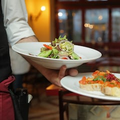 Salen a comer por Malorga y cobran un 'cargo adicional' en el boleto por no pedir entrantes: