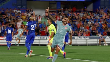 GETAFE, 03/08/2024.- El delantero argentino del Atlético de Madrid Ángel Correa celebra su gol contra el Getafe CF, durante el partido amistoso que Atlético de Madrid y Getafe CF disputan hoy sábado en el Coliseo de Getafe. EFE/JJ Guillén