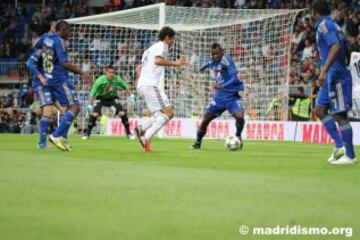 Millonarios jugó en el estadio Santiago Bernabéu un partido amistoso contra el Real Madrid en el 2012, pero las cosas salieron mal y cayó derrotado con un humillante 8-0. También, se esperaba una derrota, pero no por tantos goles.