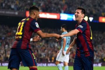 Messi celebra el 3-0 con Neymar. 