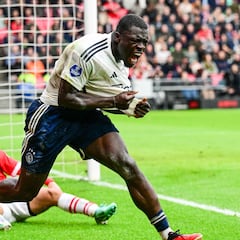 Koeman critica a Brobbey: “Me pregunto qué hacía en los clubes donde jugó”