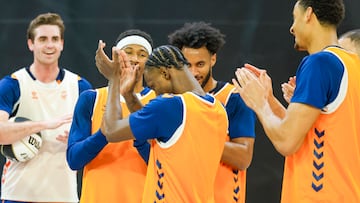 17/02/26
BALONCESTO COPA DEL REY 2026
ENTRENAMIENTO DEL VALENCIA BASKET - GRUPO