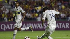 Mauro Zarate of Argentina&#039;s Boca Juniors, right, kicks the ball to score during a Copa Libertadores soccer game against Colombia&#039;s Deportes Tolima in Ibague, Colombia, Wednesday, April 24, 2019. (AP Photo/Fernando Vergara)