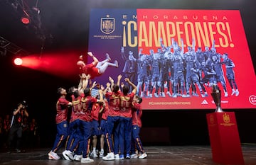 España, campeona de la Nations League, en la celebración.