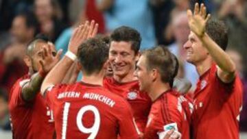 El Bayern celebra uno de los goles de Lewandowski al Wolfsburgo.