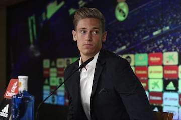 Marcos Llorente durante el acto de renovación.

