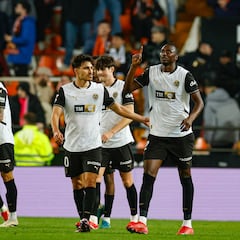 Sadiq aleja el abismo