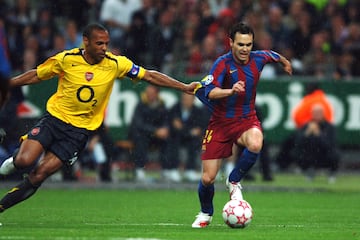 El 17 de mayo de 2006 particip¨® en la final de la Liga de Campeones, celebrada en el Stade de France de Par¨ªs, que enfrent¨® al Barcelona con el Arsenal de Wenger. Iniesta tuvo un papel destacado. El fuentealbillano entr¨® al campo cuando su equipo perd¨ªa 1-0, pero los catalanes remontaron ese resultado adverso con la participaci¨®n activa de los tres cambios en las jugadas de gol.