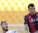 Gary Medel cumple en empate entre Bologna y Napoli