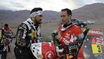 Husqvarna motorbike rider Pablo Quintanilla, of Chile, left, talks to KTM motorbike rider Gerard Farres Guell, of Spain, prior to stage 11 of the 2018 Dakar Rally between Belen and Chilecito/Fiambala, Argentina, Wednesday, Jan. 17, 2018. (AP Photo/Ricardo Mazalan)