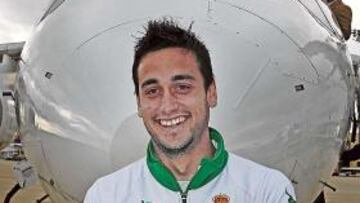 <b>LOS BÉTICOS LLEGAN TRAS UNA SEMANA MUY COMPLICADA</b> El Betis llega a Pamplona envuelto en un ambiente extraño. El equipo está en un buen momento pero los incidentes de la pasada jornada lo vuelven a meter de lleno en el lío. Allí espera el aguerrido Osasuna, que le tiene tomada la medida.